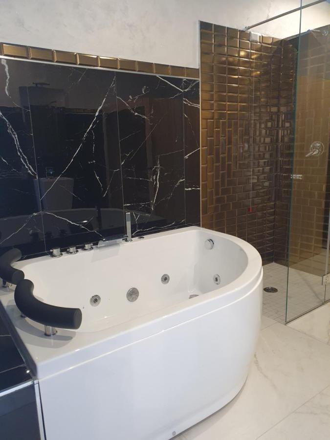 Setteabbracci Suite & Apartments Баронисси Экстерьер фото